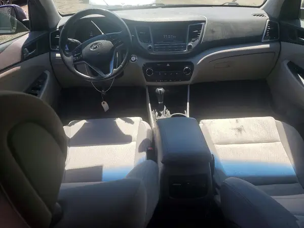 KM8J3CA27HU389457 2017 HYUNDAI TUCSON - Image 8