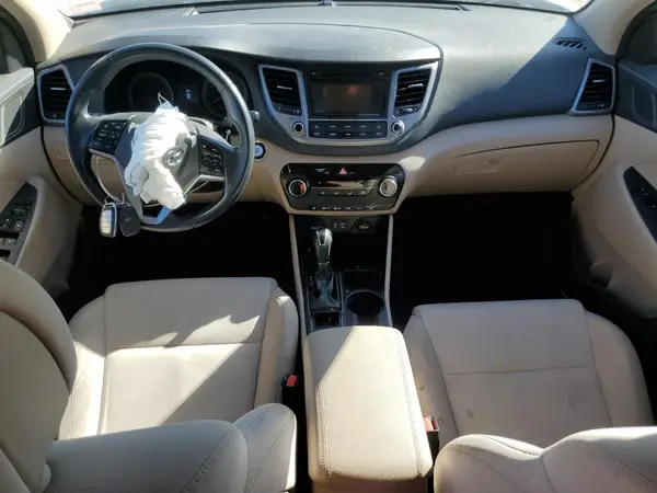 KM8J3CA27HU402658 2017 HYUNDAI TUCSON - Image 8