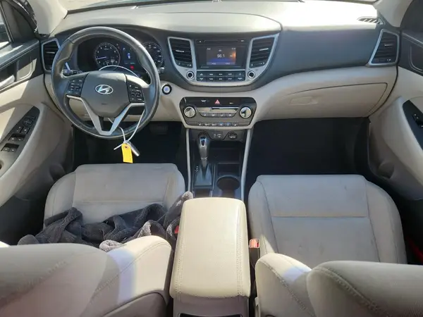 KM8J3CA27HU421310 2017 HYUNDAI TUCSON - Image 8
