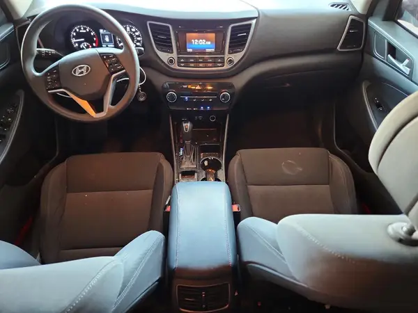 KM8J3CA27HU429858 2017 HYUNDAI TUCSON - Image 8