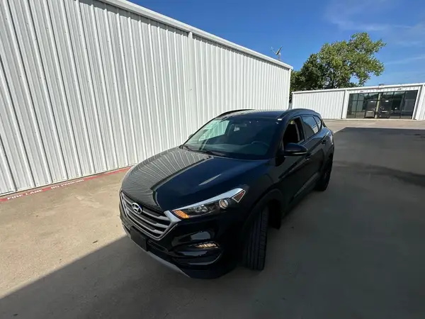 KM8J3CA27HU432663 2017 HYUNDAI TUCSON - Image 2