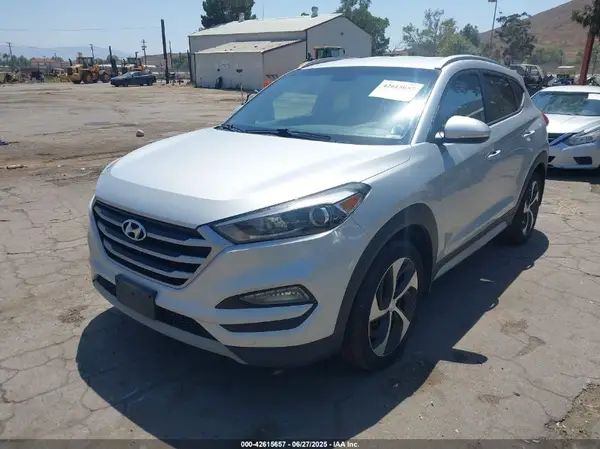 KM8J3CA27HU444795 2017 HYUNDAI TUCSON - Image 2