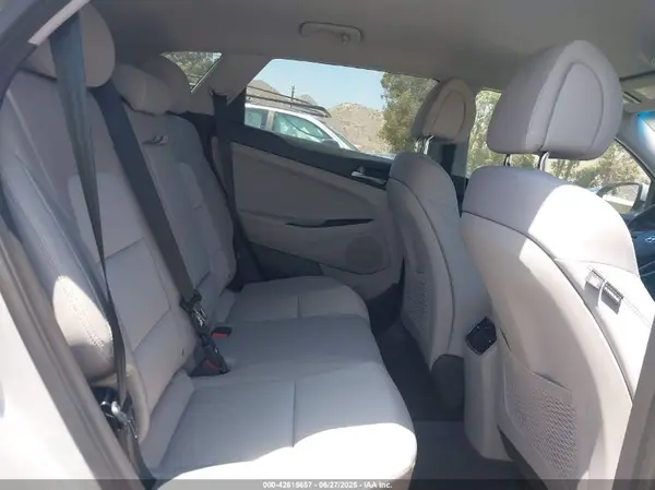 KM8J3CA27HU444795 2017 HYUNDAI TUCSON - Image 8
