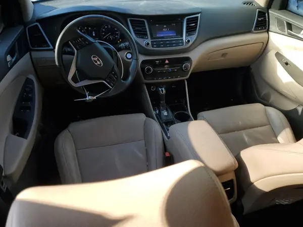 KM8J3CA27HU460897 2017 HYUNDAI TUCSON - Image 8