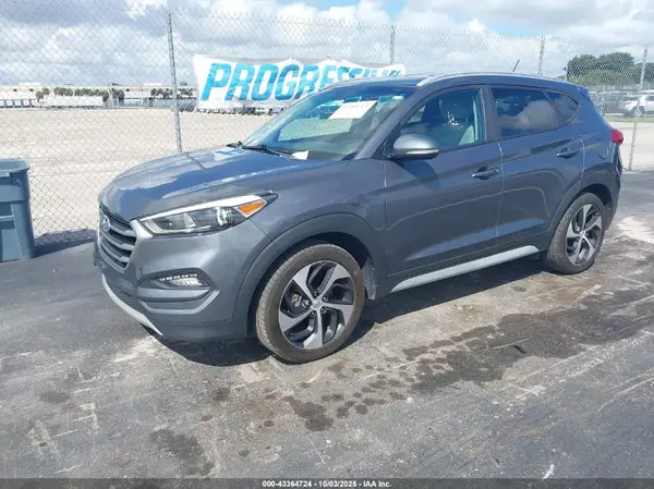 KM8J3CA27HU493415 2017 HYUNDAI TUCSON - Image 2
