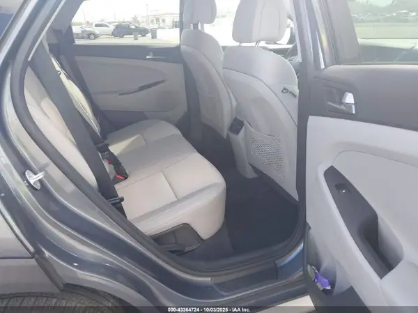 KM8J3CA27HU493415 2017 HYUNDAI TUCSON - Image 8
