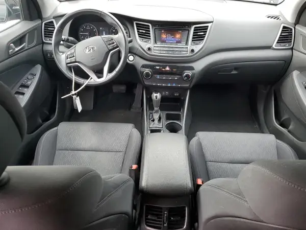 KM8J3CA27HU494810 2017 HYUNDAI TUCSON - Image 8