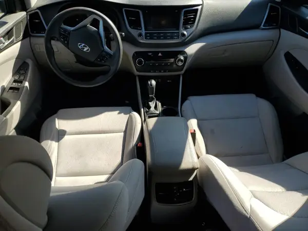 KM8J3CA27HU506924 2017 HYUNDAI TUCSON - Image 8