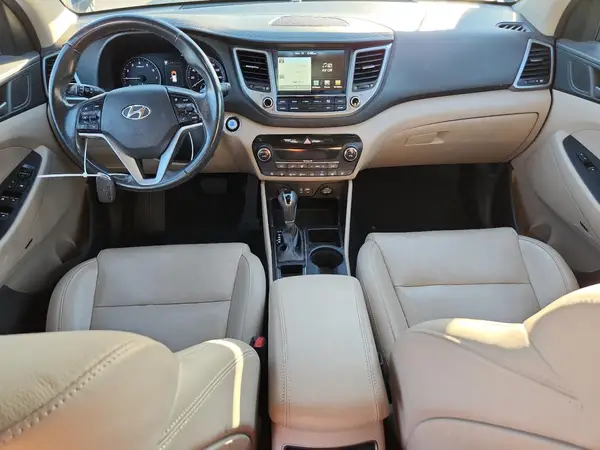 KM8J3CA27HU513596 2017 HYUNDAI TUCSON - Image 8