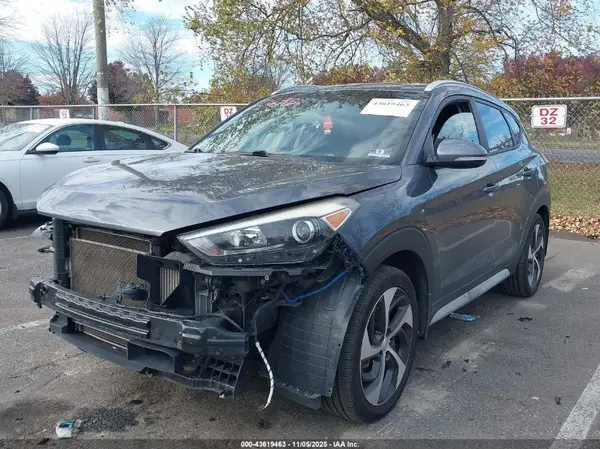 KM8J3CA27HU523383 2017 HYUNDAI TUCSON - Image 2