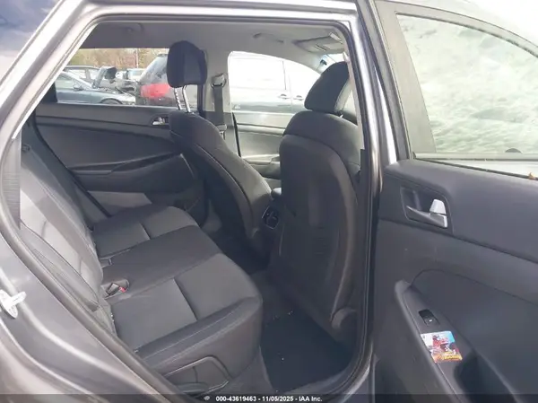 KM8J3CA27HU523383 2017 HYUNDAI TUCSON - Image 8