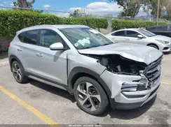KM8J3CA27HU527613 2017 HYUNDAI TUCSON