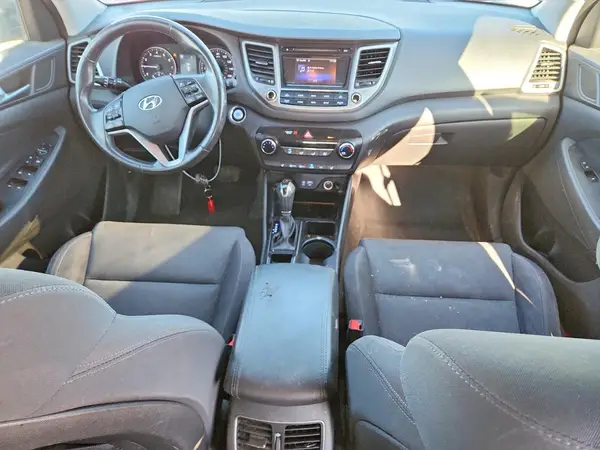 KM8J3CA27HU532424 2017 HYUNDAI TUCSON - Image 8