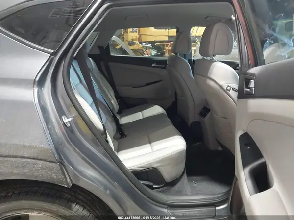 KM8J3CA27HU535842 2017 HYUNDAI TUCSON - Image 8