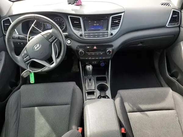 KM8J3CA27HU538241 2017 HYUNDAI TUCSON - Image 8