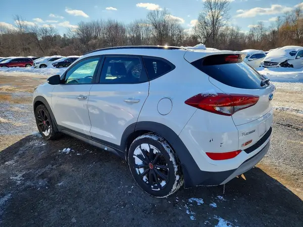KM8J3CA27HU548865 2017 HYUNDAI TUCSON - Image 2