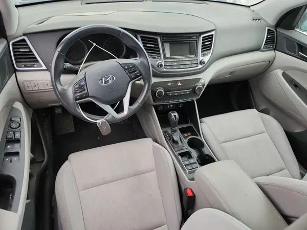 KM8J3CA27HU548901 2017 HYUNDAI TUCSON - Image 8