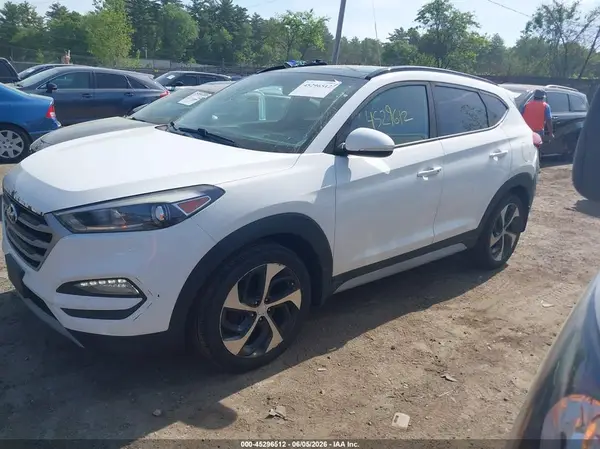 KM8J3CA27HU569831 2017 HYUNDAI TUCSON - Image 2