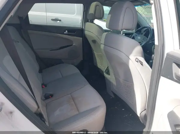 KM8J3CA27HU569831 2017 HYUNDAI TUCSON - Image 8