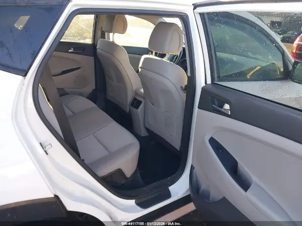 KM8J3CA27HU569991 2017 HYUNDAI TUCSON - Image 8