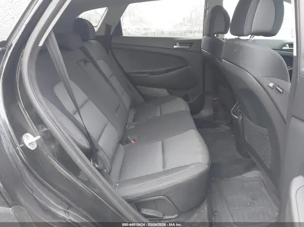 KM8J3CA27HU572860 2017 HYUNDAI TUCSON - Image 8