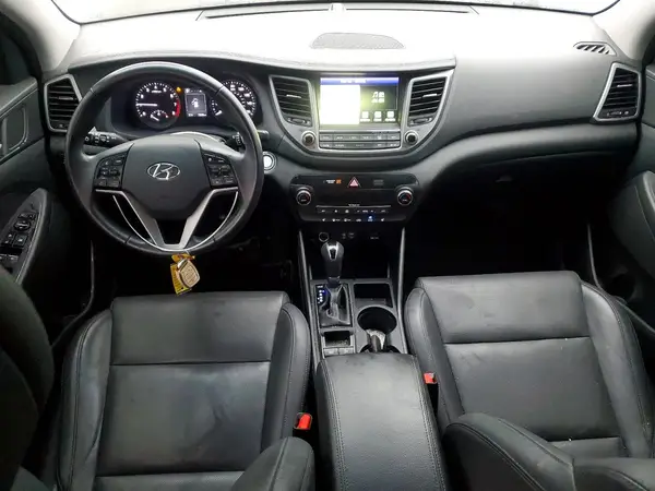 KM8J3CA27HU598424 2017 HYUNDAI TUCSON - Image 8