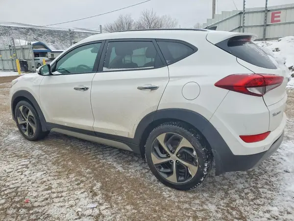 KM8J3CA27JU603529 2018 HYUNDAI TUCSON - Image 2