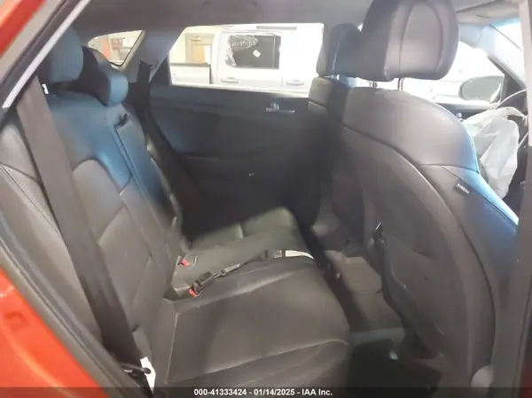 KM8J3CA27JU606060 2018 HYUNDAI TUCSON - Image 8
