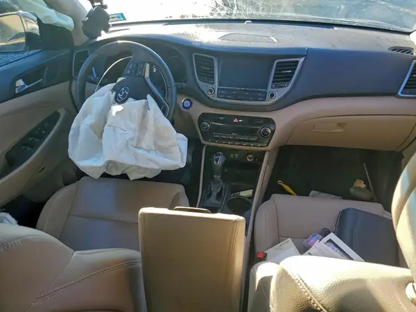 KM8J3CA27JU612067 2018 HYUNDAI TUCSON - Image 8