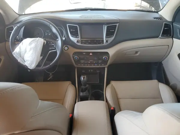 KM8J3CA27JU619004 2018 HYUNDAI TUCSON - Image 8