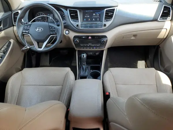 KM8J3CA27JU619374 2018 HYUNDAI TUCSON - Image 8