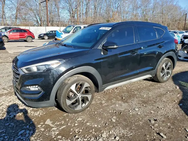 KM8J3CA27JU630634 2018 HYUNDAI TUCSON - Image 1