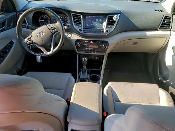 KM8J3CA27JU630634 2018 HYUNDAI TUCSON - Image 8