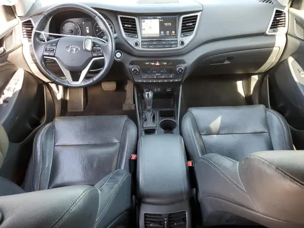 KM8J3CA27JU634828 2018 HYUNDAI TUCSON - Image 8
