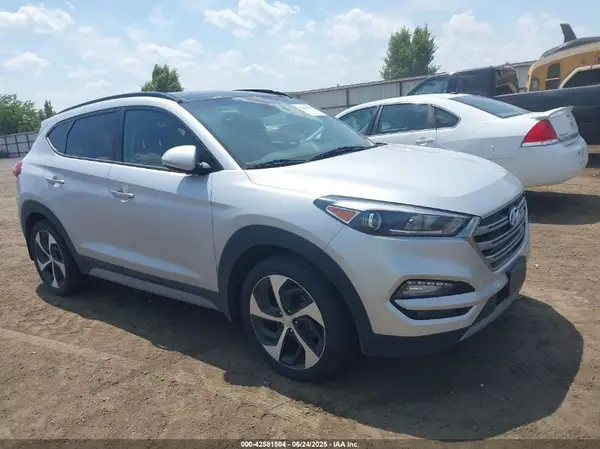 KM8J3CA27JU674701 2018 HYUNDAI TUCSON - Image 1
