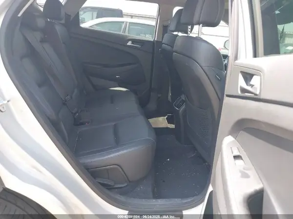 KM8J3CA27JU674701 2018 HYUNDAI TUCSON - Image 8
