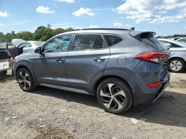 KM8J3CA27JU677582 2018 HYUNDAI TUCSON - Image 2