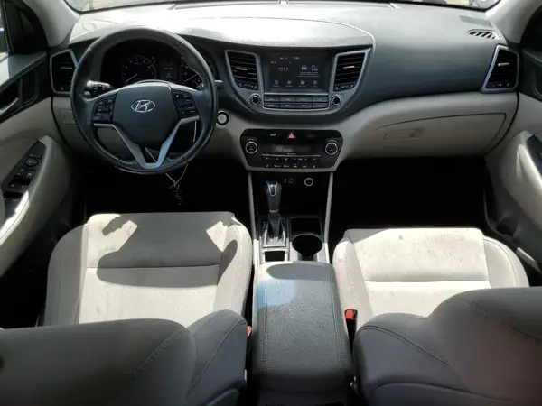 KM8J3CA27JU677582 2018 HYUNDAI TUCSON - Image 8