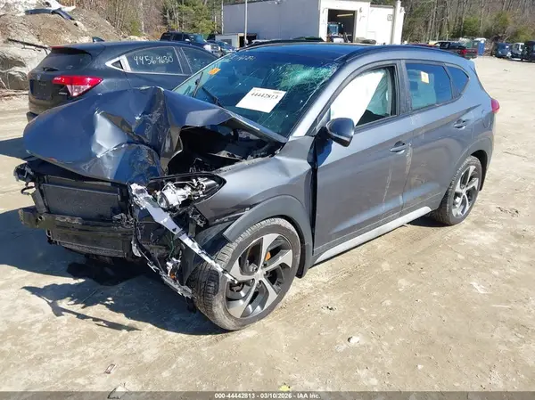 KM8J3CA27JU682796 2018 HYUNDAI TUCSON - Image 2