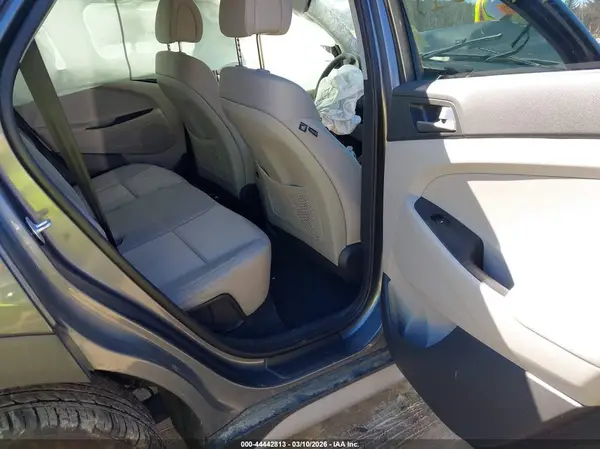 KM8J3CA27JU682796 2018 HYUNDAI TUCSON - Image 8