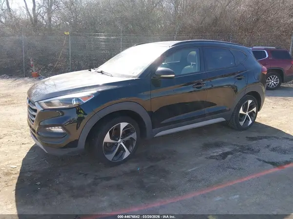 KM8J3CA27JU690140 2018 HYUNDAI TUCSON - Image 2