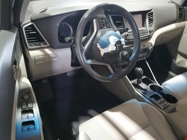 KM8J3CA27JU692020 2018 HYUNDAI TUCSON - Image 8