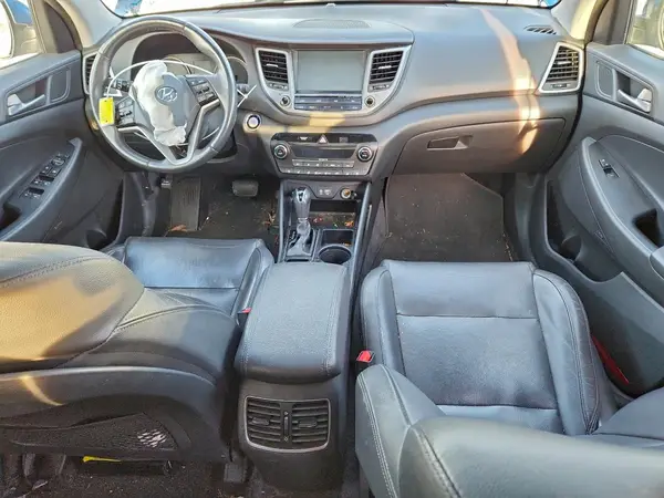 KM8J3CA27JU700049 2018 HYUNDAI TUCSON - Image 8