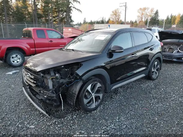 KM8J3CA27JU715988 2018 HYUNDAI TUCSON - Image 2