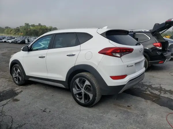 KM8J3CA27JU721628 2018 HYUNDAI TUCSON - Image 2