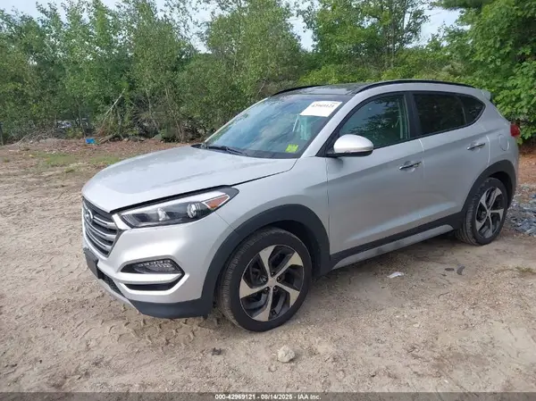 KM8J3CA27JU724741 2018 HYUNDAI TUCSON - Image 2