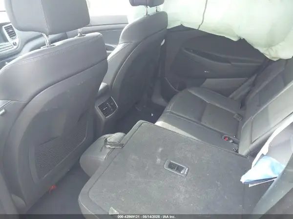 KM8J3CA27JU724741 2018 HYUNDAI TUCSON - Image 8