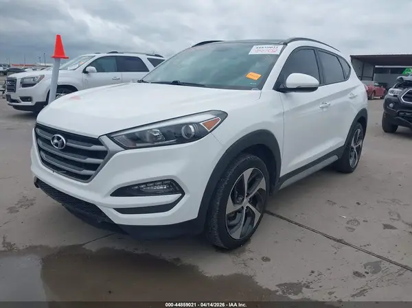 KM8J3CA27JU755519 2018 HYUNDAI TUCSON - Image 2