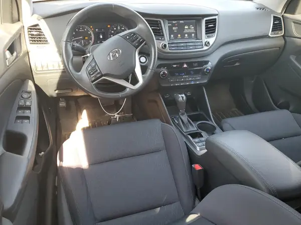 KM8J3CA27JU758078 2018 HYUNDAI TUCSON - Image 8