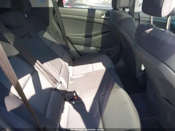 KM8J3CA27JU763104 2018 HYUNDAI TUCSON - Image 8